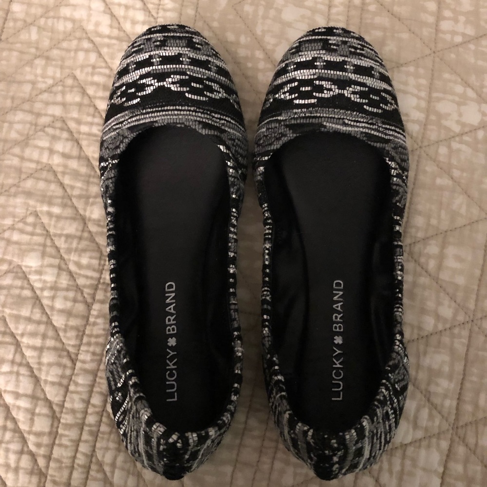 Lucky brand black and white Aztec Emmie flats